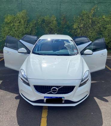 VOLVO V40 2.0 T4 MOMENTUM GASOLINA 4P AUTOMÁTICO